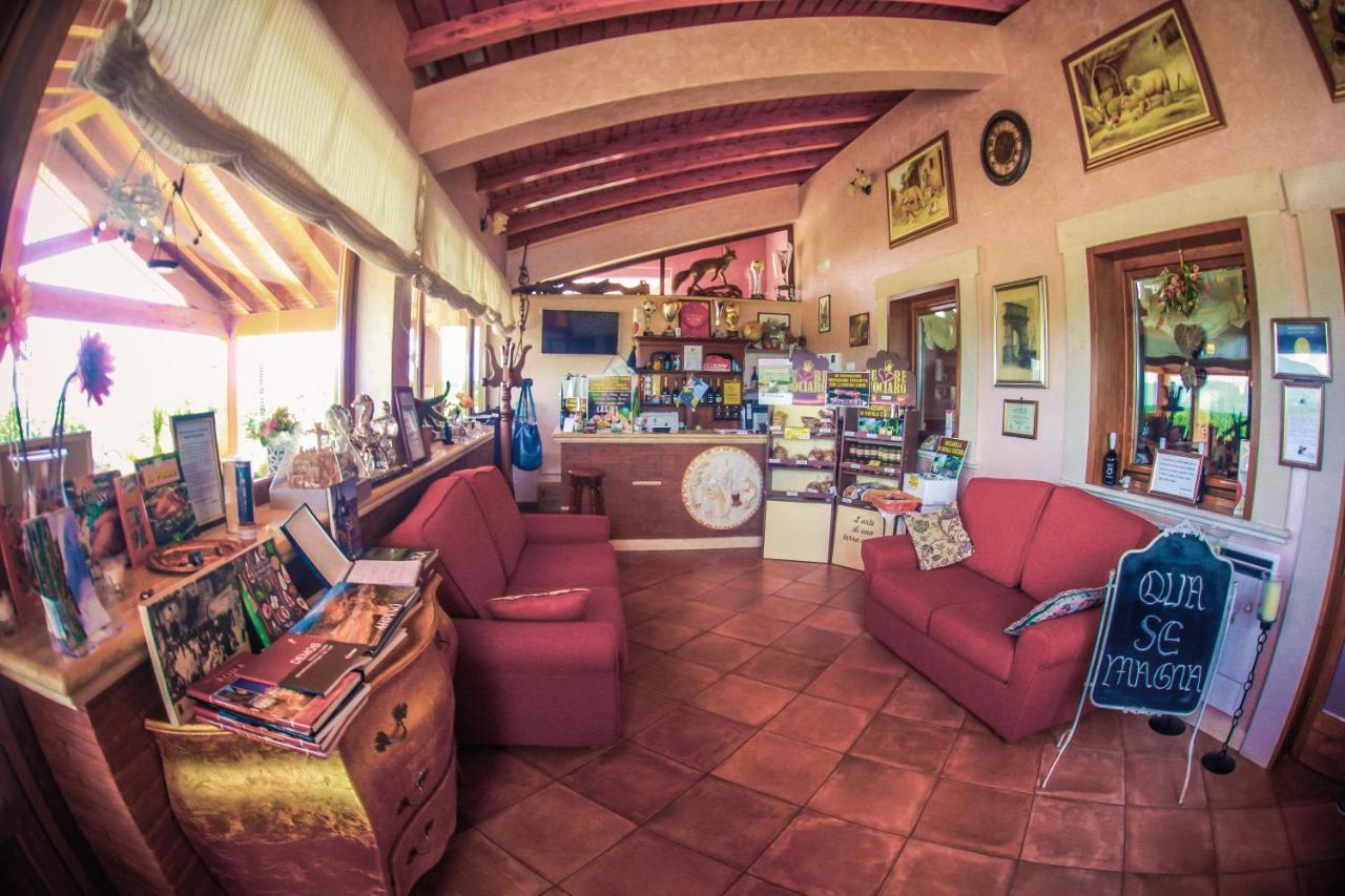 Agriturismo Ciociaro " Il Colle " Hotel Ristorante チェプラーノ エクステリア 写真