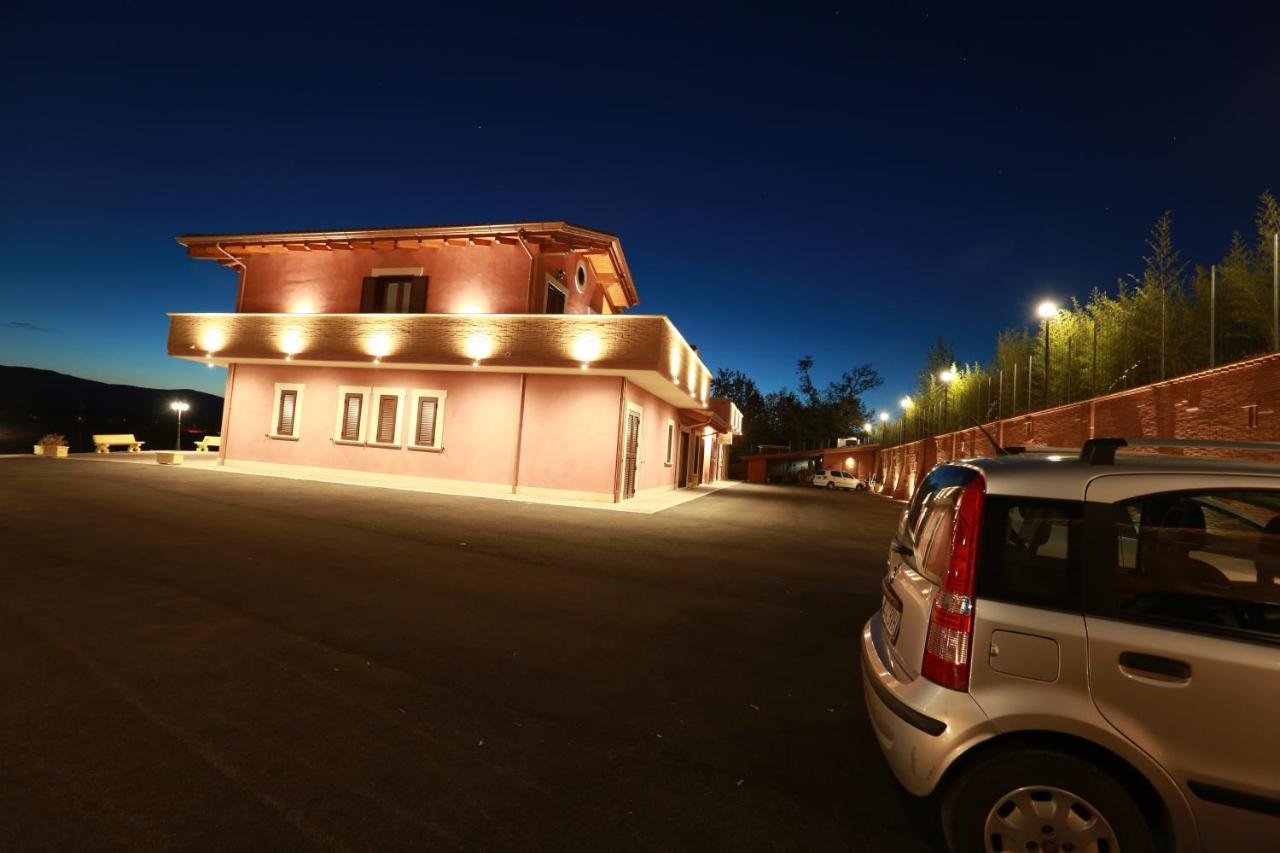 Agriturismo Ciociaro " Il Colle " Hotel Ristorante チェプラーノ エクステリア 写真