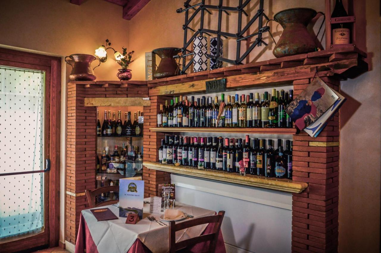 Agriturismo Ciociaro " Il Colle " Hotel Ristorante チェプラーノ エクステリア 写真
