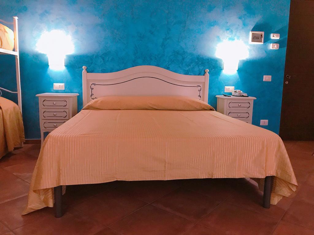 Agriturismo Ciociaro " Il Colle " Hotel Ristorante チェプラーノ エクステリア 写真