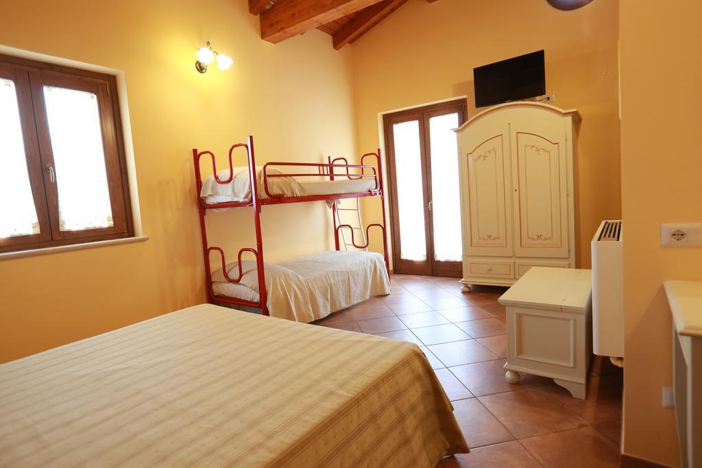 Agriturismo Ciociaro " Il Colle " Hotel Ristorante チェプラーノ エクステリア 写真