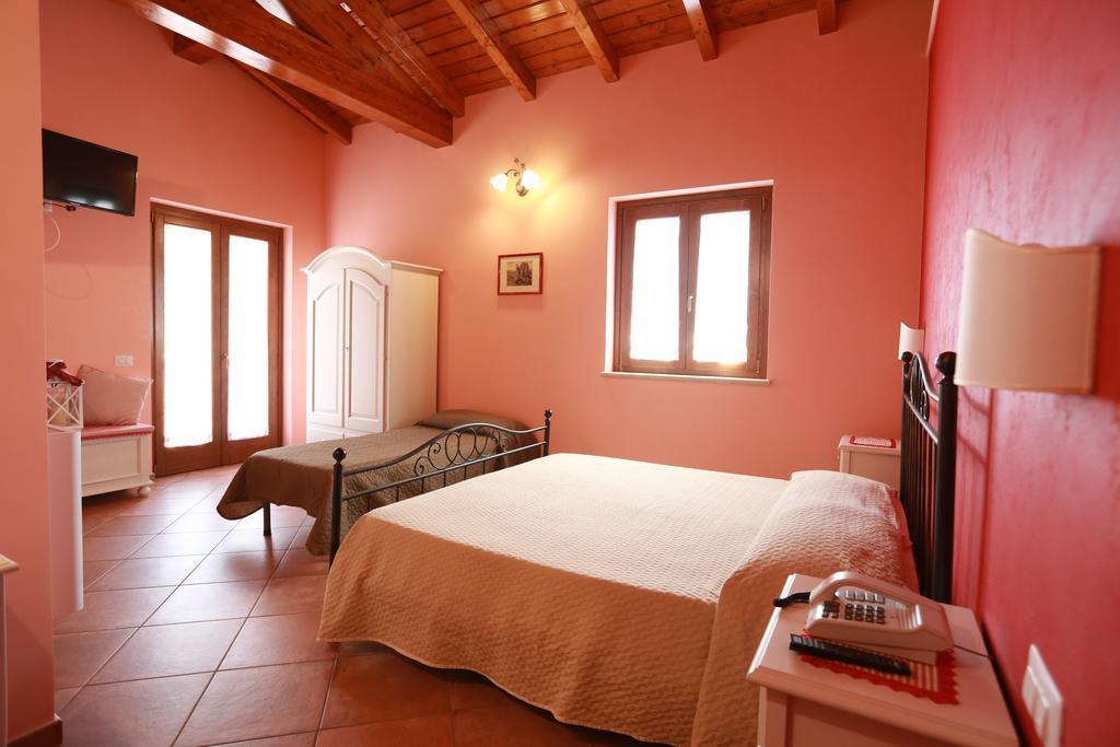 Agriturismo Ciociaro " Il Colle " Hotel Ristorante チェプラーノ エクステリア 写真