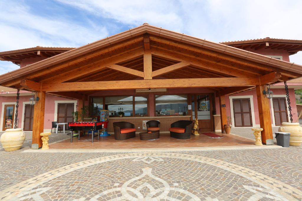 Agriturismo Ciociaro " Il Colle " Hotel Ristorante チェプラーノ エクステリア 写真