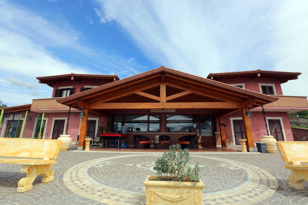 Agriturismo Ciociaro " Il Colle " Hotel Ristorante チェプラーノ エクステリア 写真