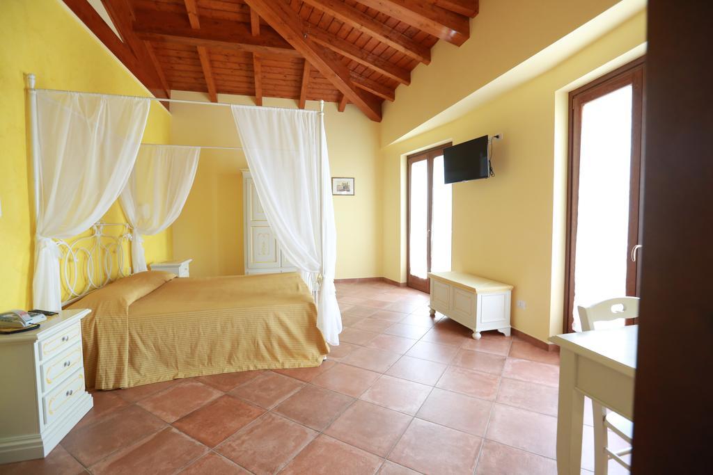 Agriturismo Ciociaro " Il Colle " Hotel Ristorante チェプラーノ エクステリア 写真