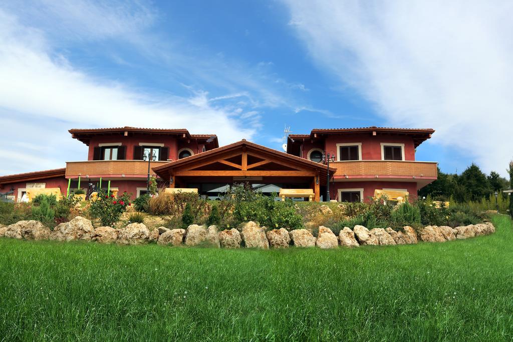 Agriturismo Ciociaro " Il Colle " Hotel Ristorante チェプラーノ エクステリア 写真